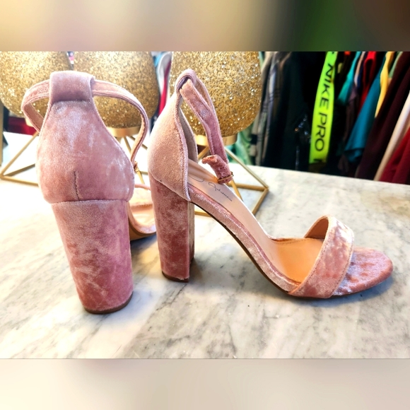 EUC-Pink crushed velvet chunky heels-size 7- J Adams brand - Picture 3 of 5